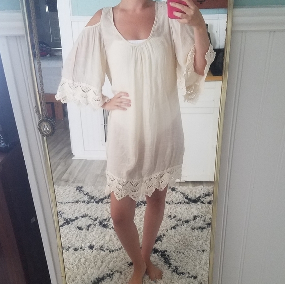 VENUS Other - VENUS Lace/crochet trim cover up